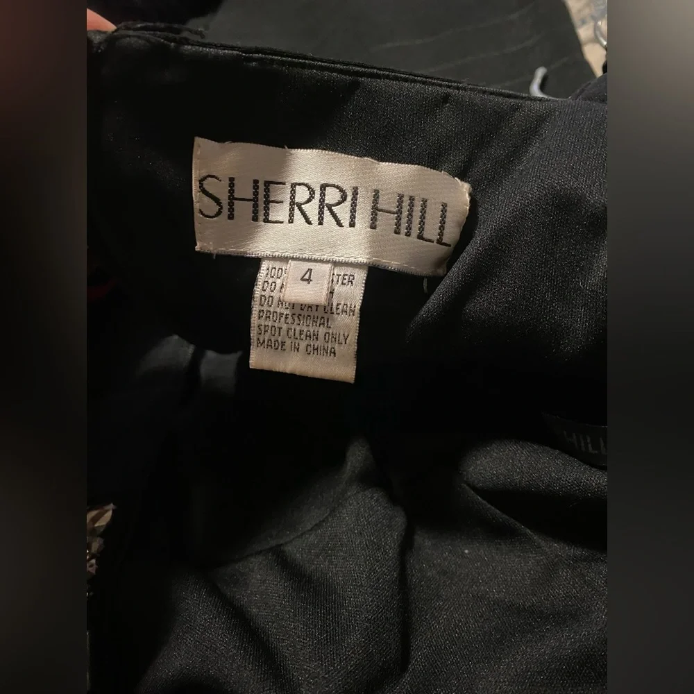 SHERRI HILL, black, dress. Size 4 - Picture 5 of 5